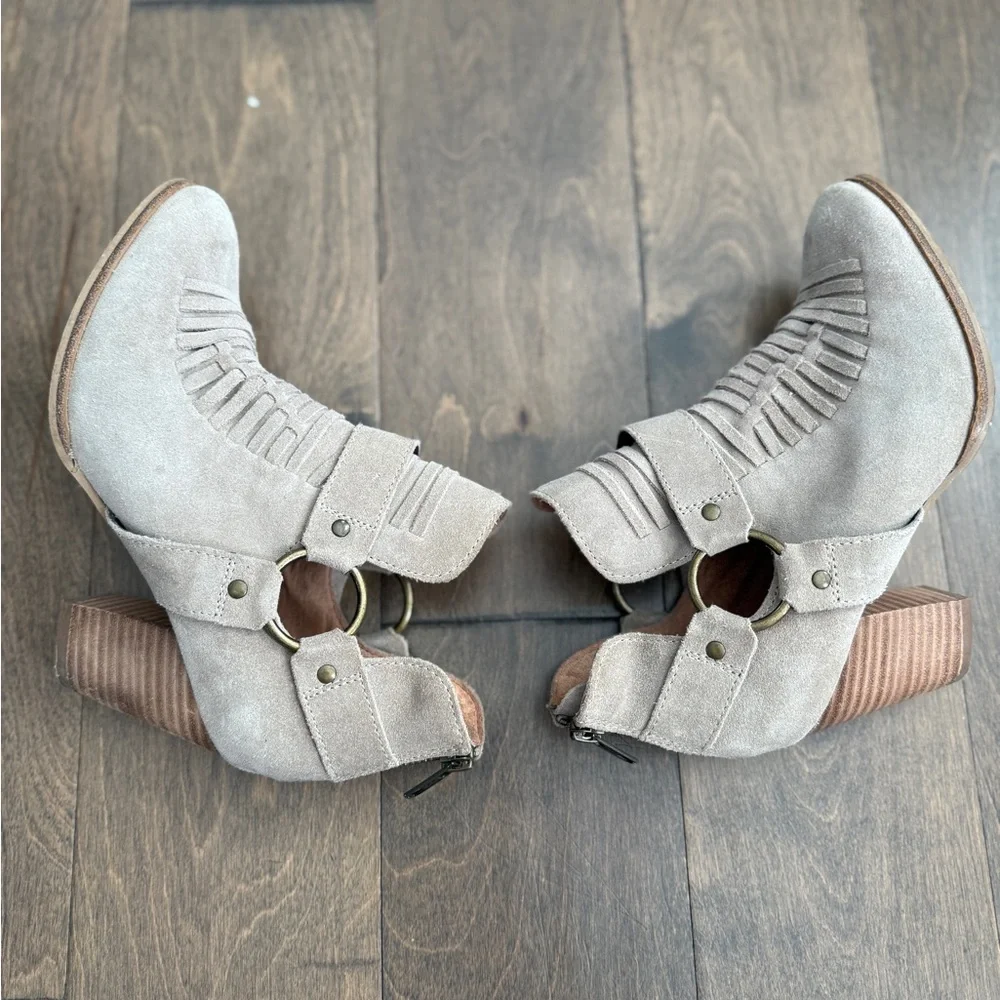 SEYCHELLES  Impossible Beige Suede Harness Ankle Heeled Booties Size 7.5 Women’s